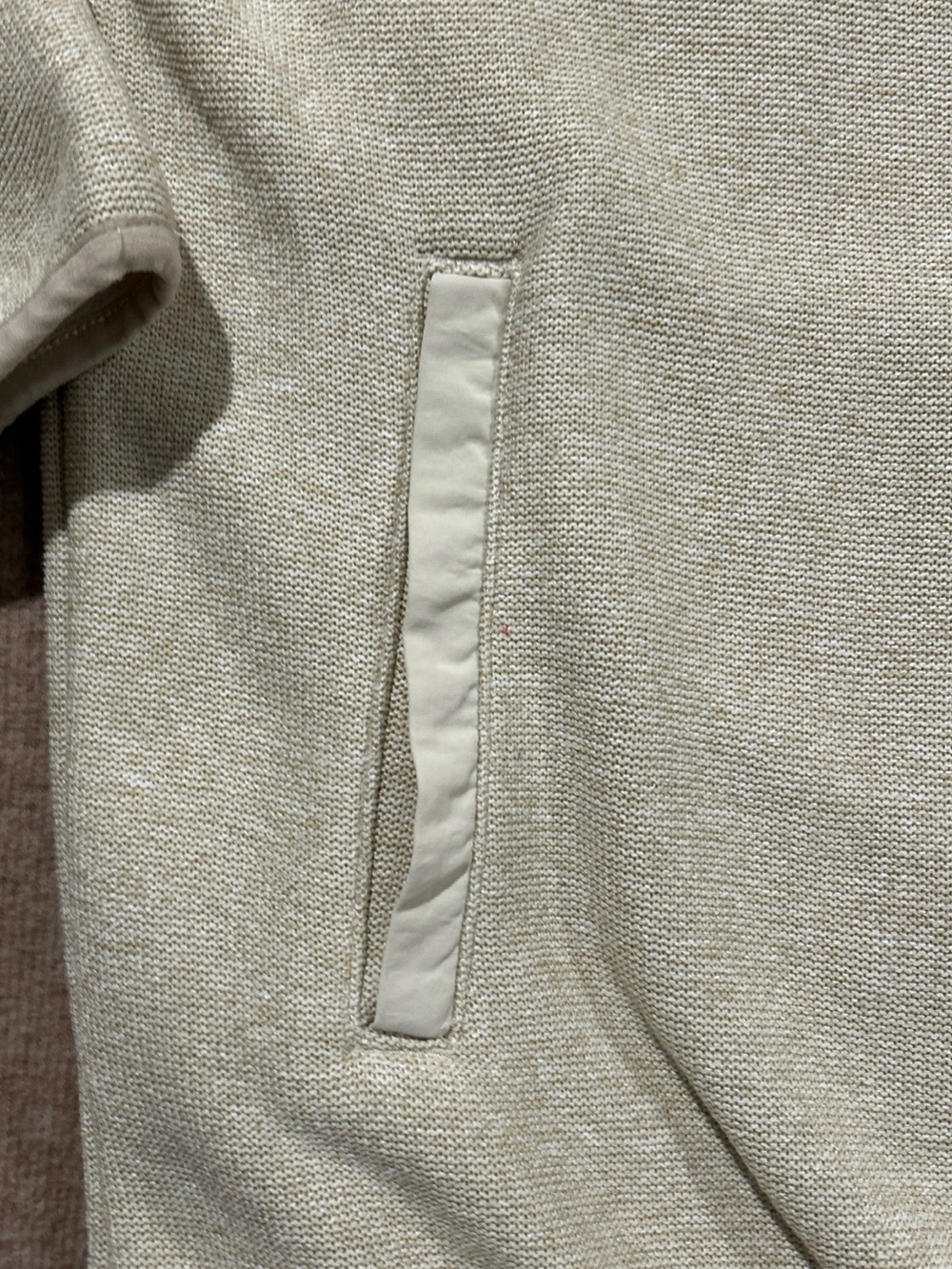 Men's Accessory - Label Close-up - Picture 4 of 7